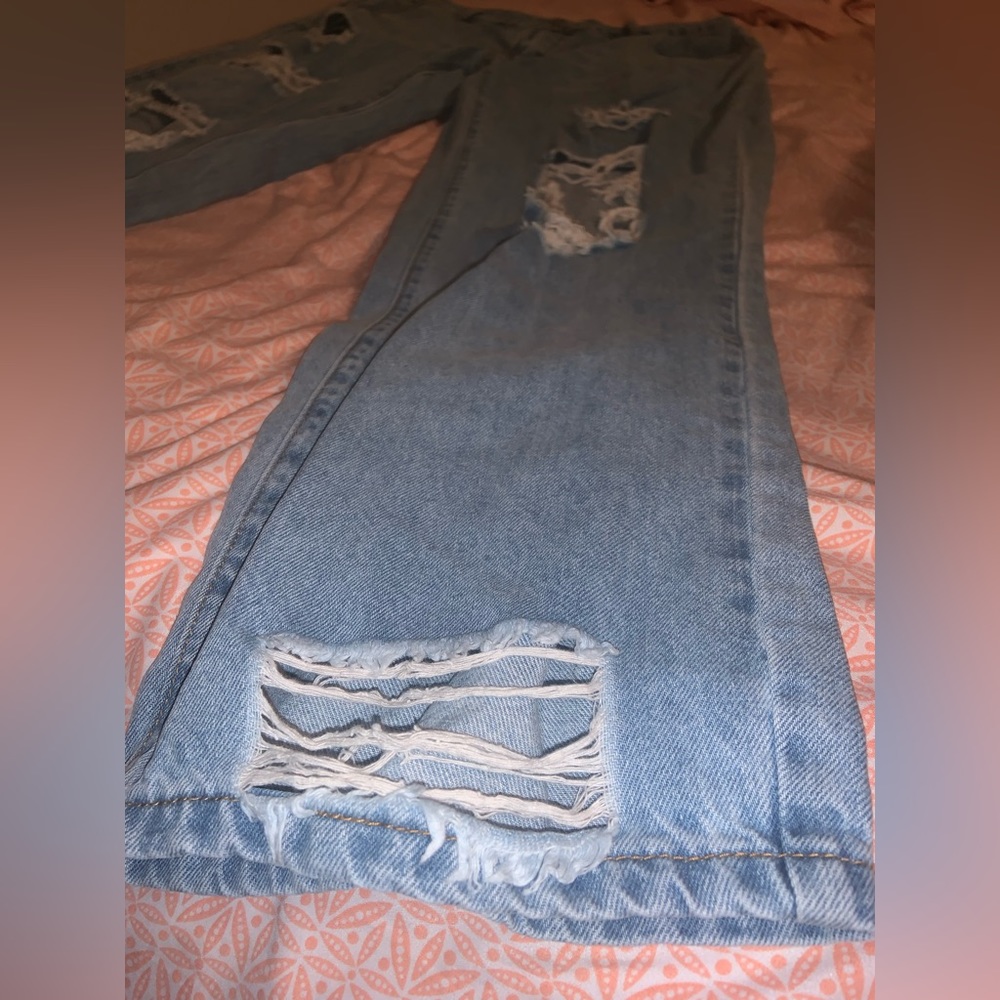 SHEIN RIPPED JEANS